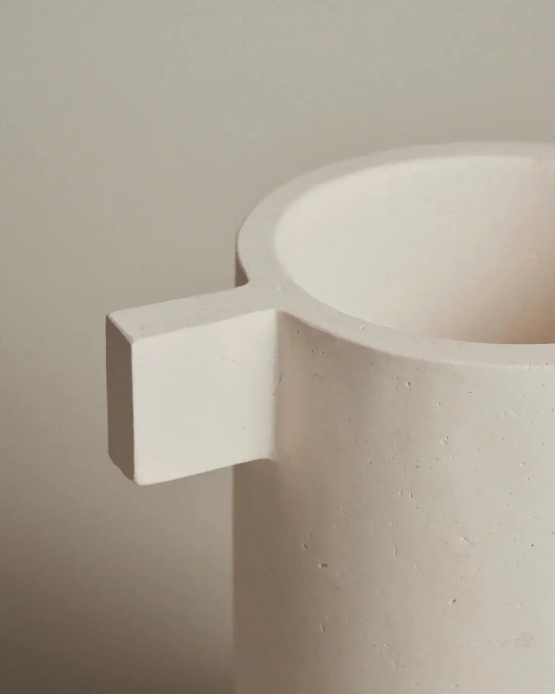 Cicco Vase in Limestone EIMI