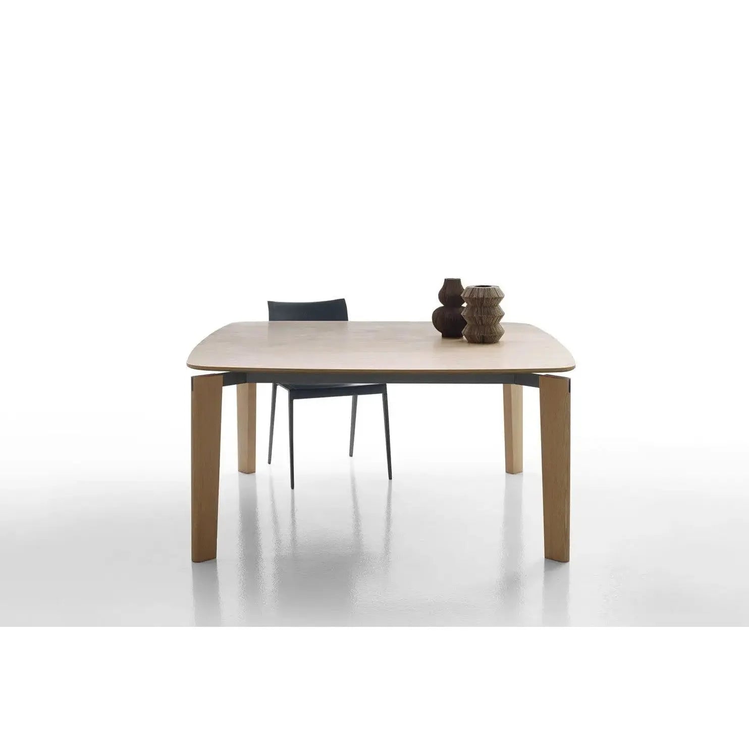 Oskar Table | B&B Italia | JANGEORGe Interior Design