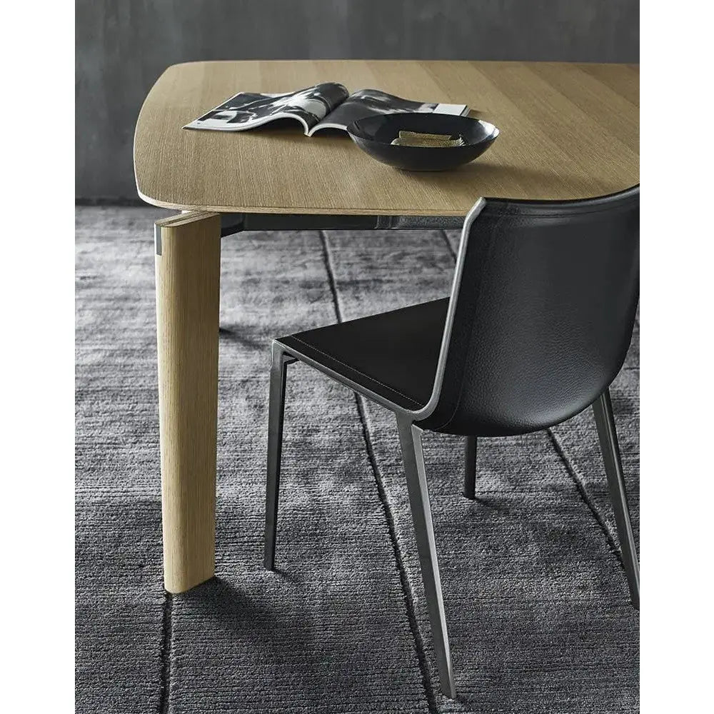 Oskar Table | B&B Italia | JANGEORGe Interior Design