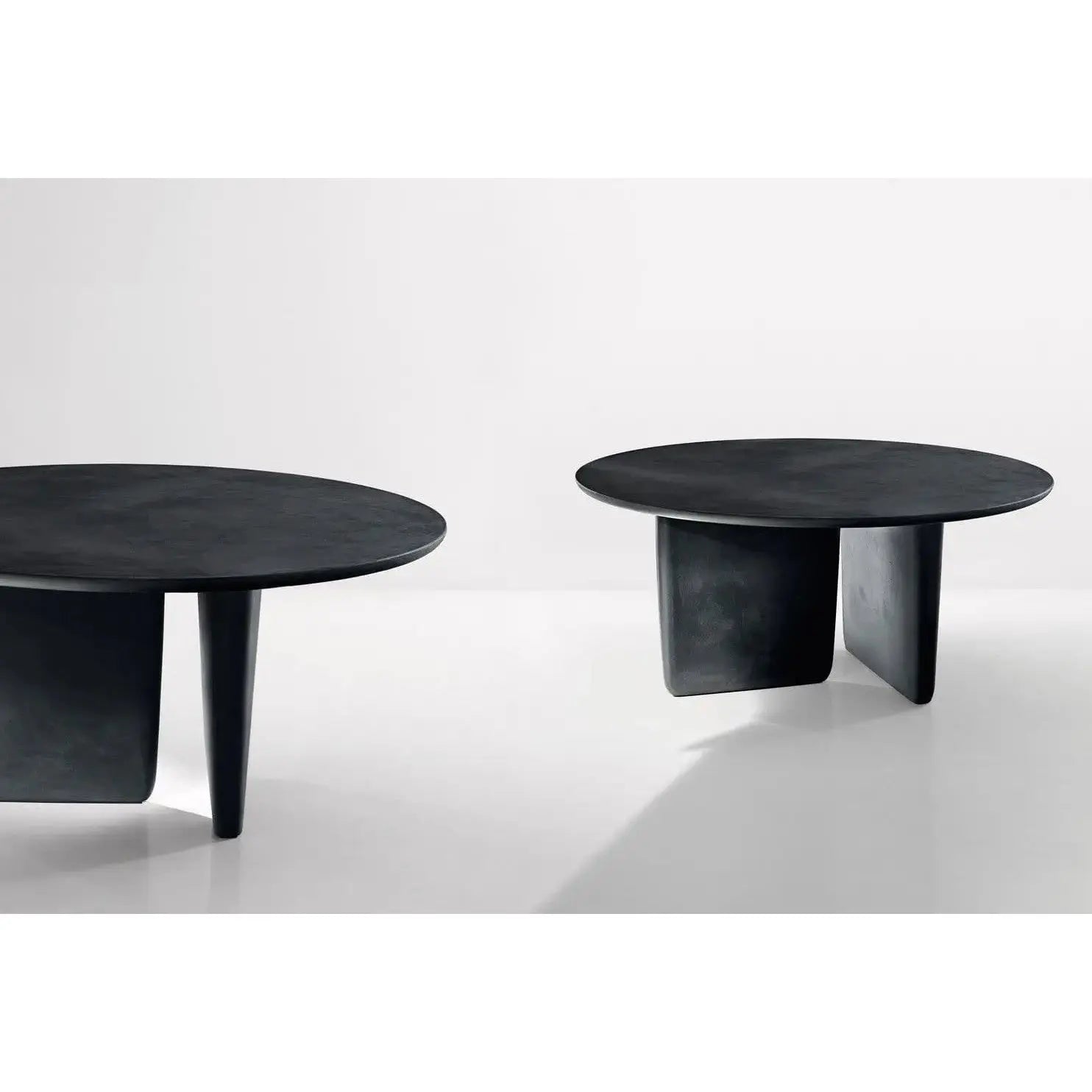 Tobi-Ishi Table | B&B Italia | JANGEORGe Interior Design