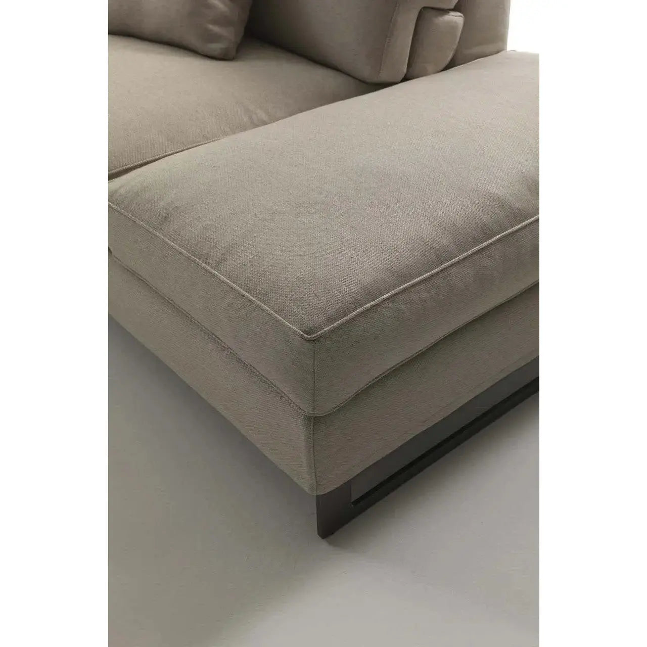 Davis Flat - Sofa | Frigerio | JANGEORGe Interior Design