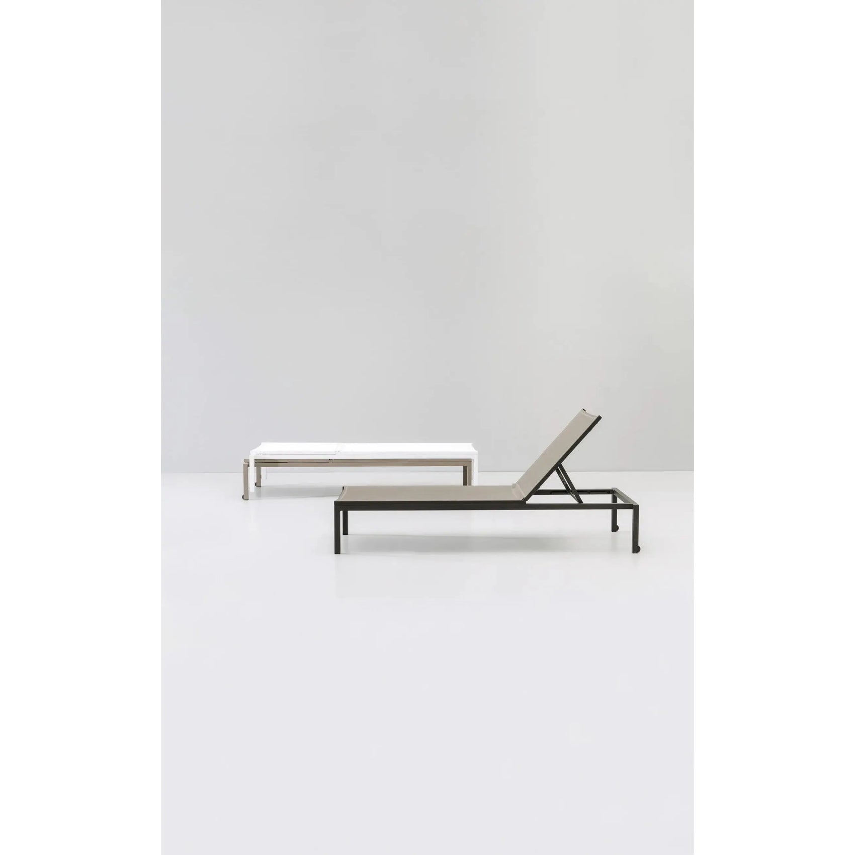 Landscape - Stackable Deck Chair (1260-) | Kettal | JANGEORGe Interior Design