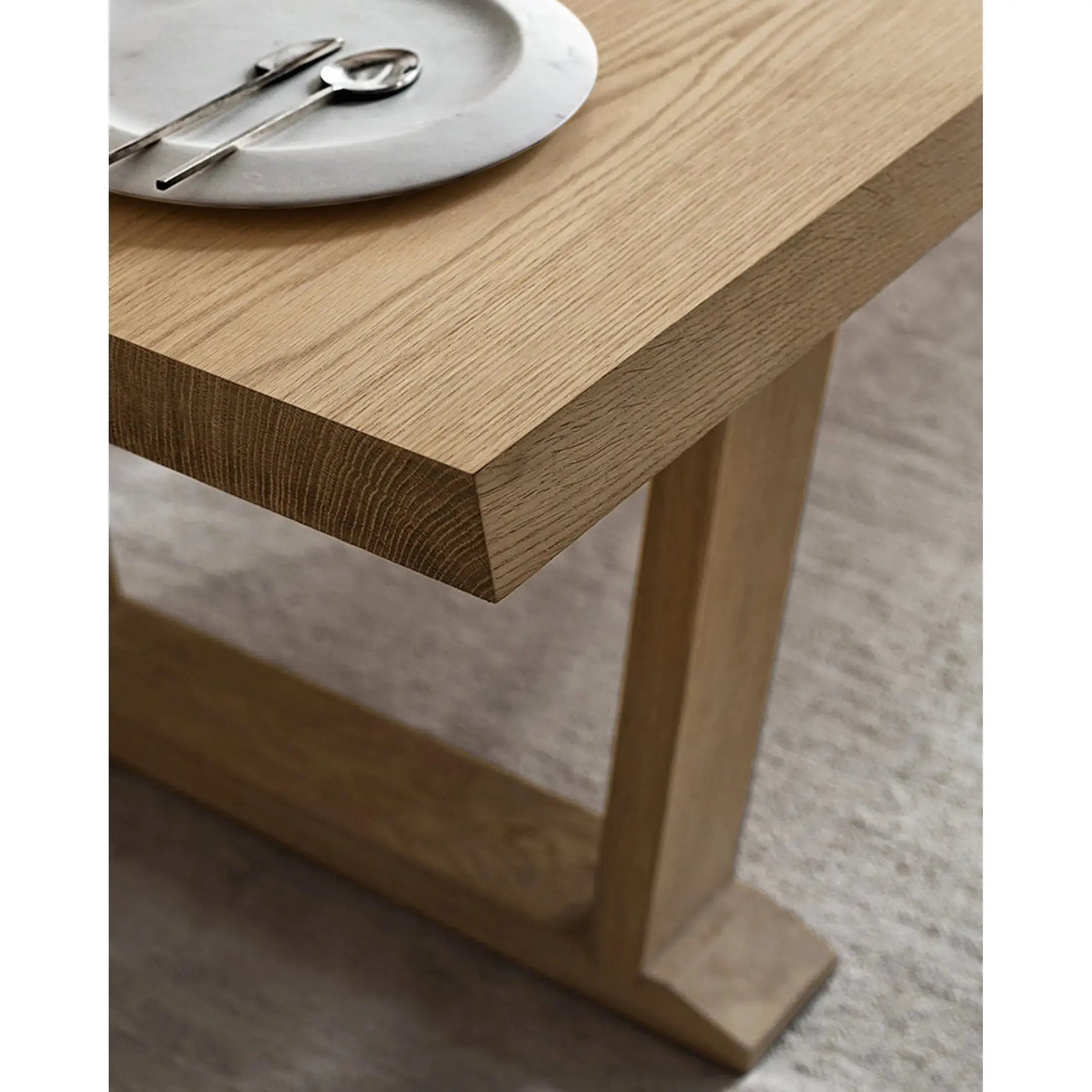 InToto Dining Table | Maxalto | JANGEORGe Interior Design