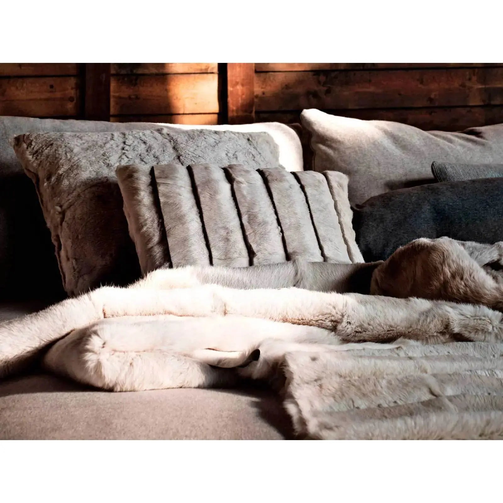 Maxim Pillow | Ivano Redaelli | JANGEORGe Interior Design