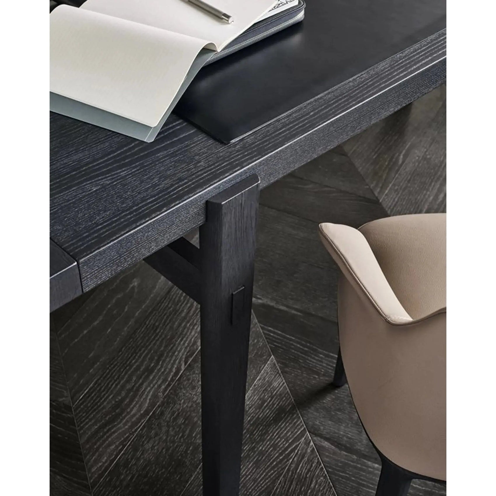 Home Hotel Desk | Poliform | JANGEORGe Interior Design