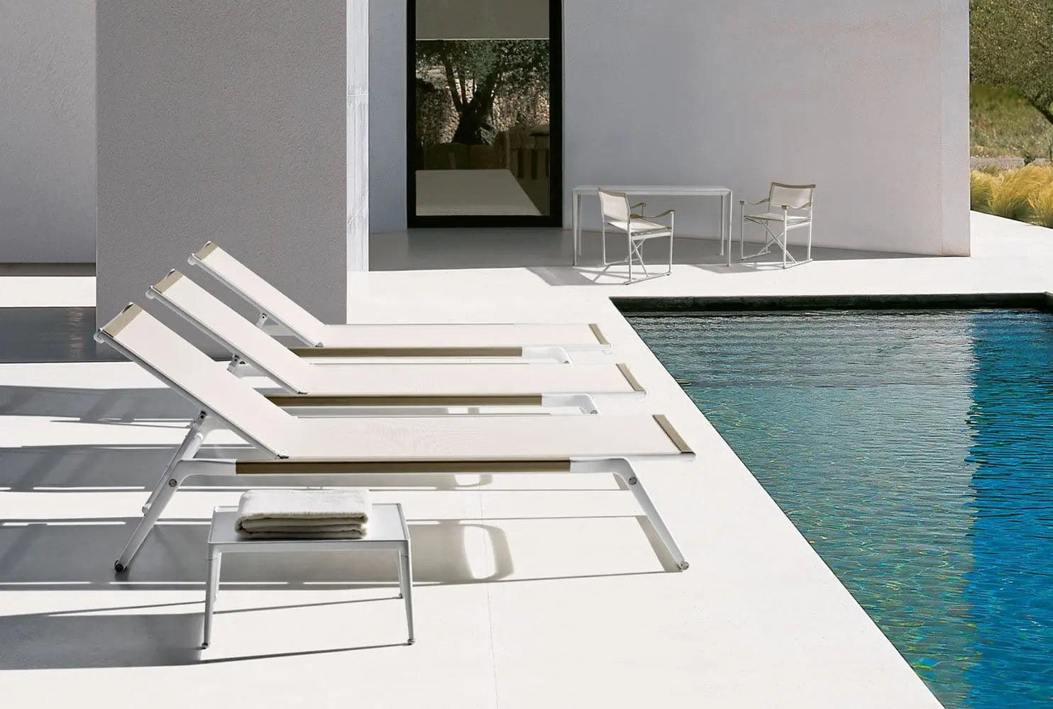 Mirto Outdoor Chaise Longue | B&B Italia | JANGEORGe Interior Design