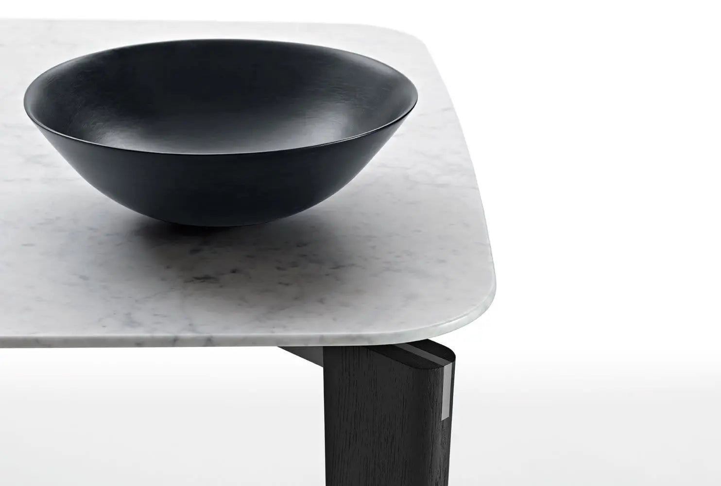 Oskar Table | B&B Italia | JANGEORGe Interior Design