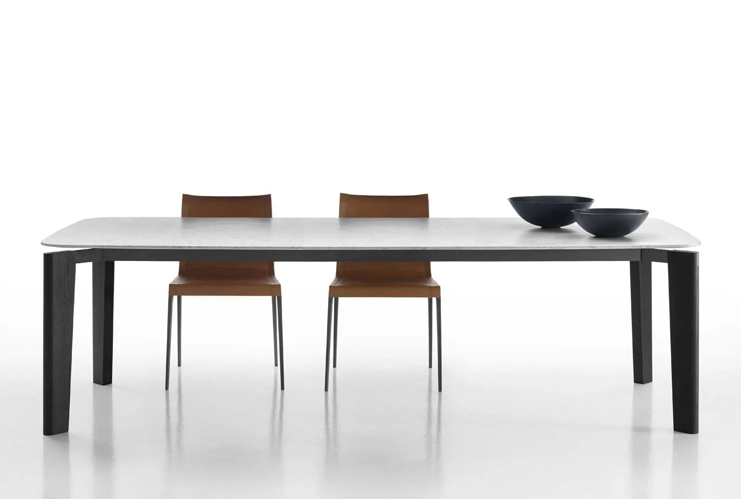 Oskar Table | B&B Italia | JANGEORGe Interior Design
