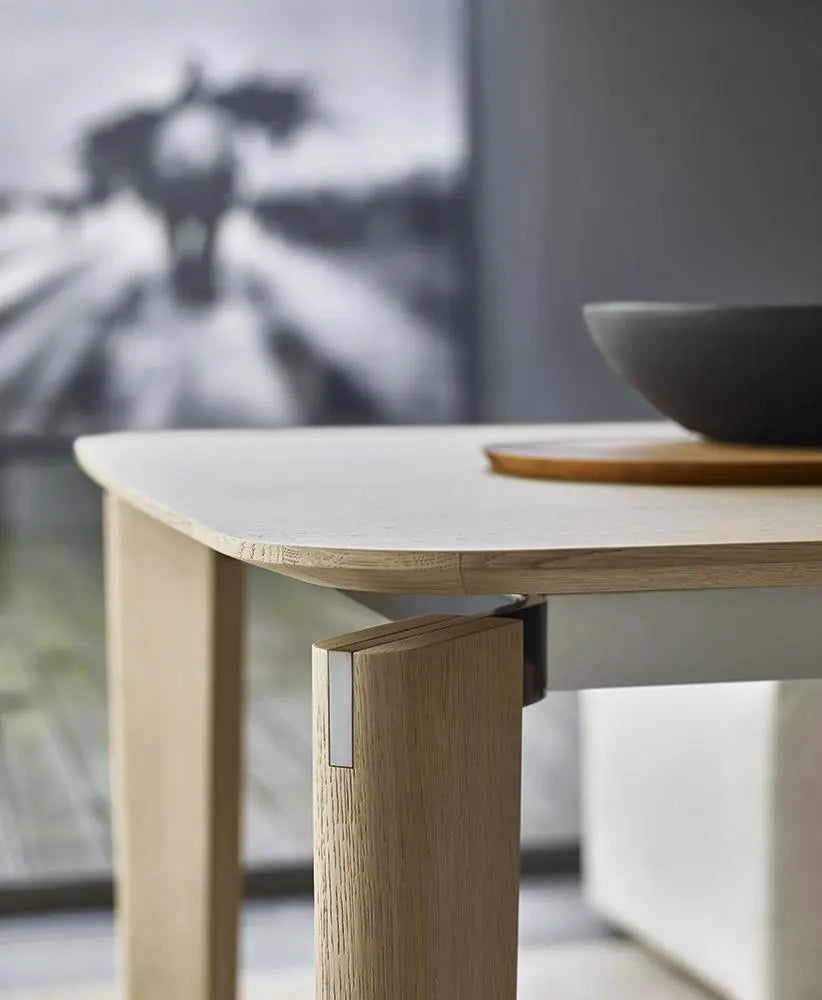 Oskar Table | B&B Italia | JANGEORGe Interior Design