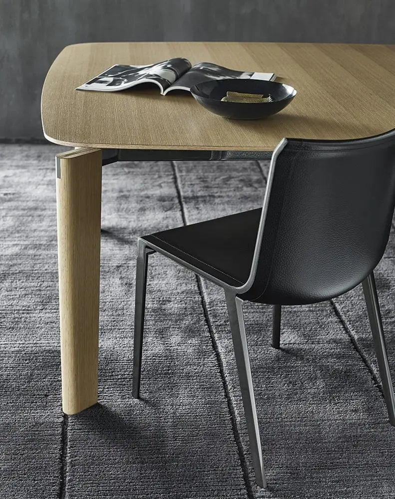Oskar Table | B&B Italia | JANGEORGe Interior Design