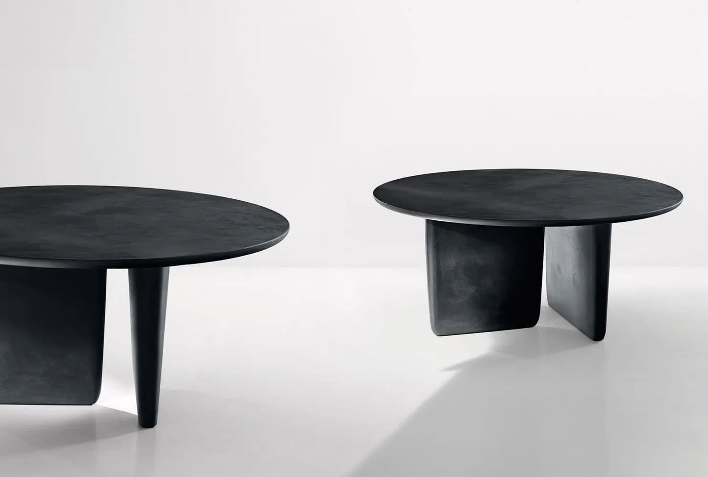 Tobi-Ishi Table | B&B Italia | JANGEORGe Interior Design