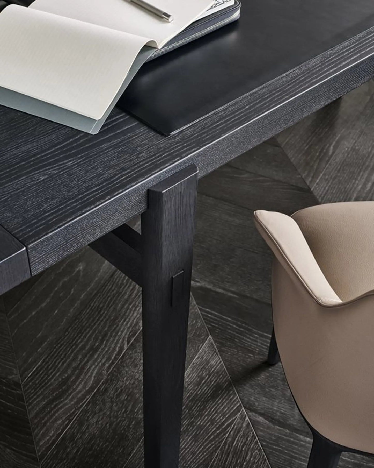 Home Hotel Desk | Poliform | JANGEORGe Interior Design