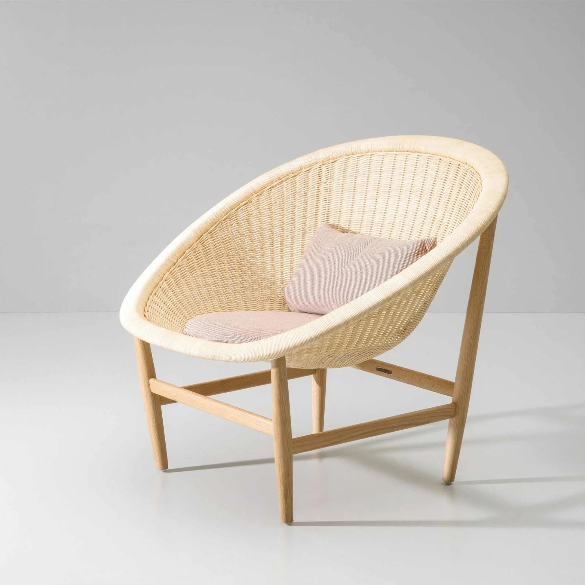 JANGEORGe Interiors & Furniture Kettal Basket Indoor basket armchair